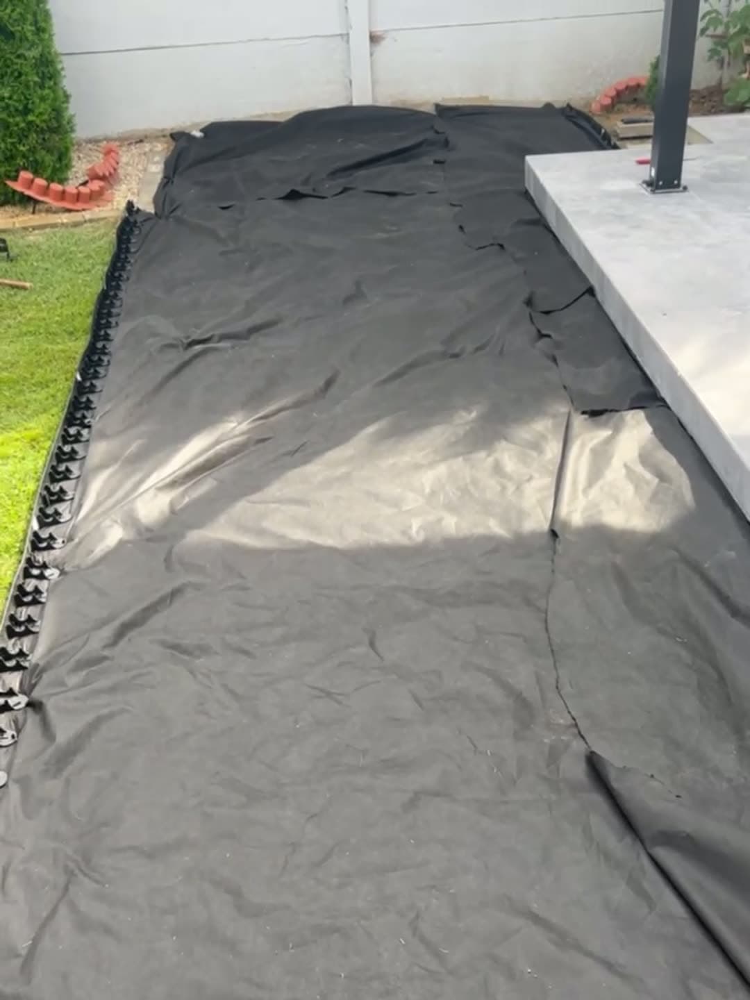 A pergola környéke — szalonnasütő hely a fiával, két óra alatt — 1
