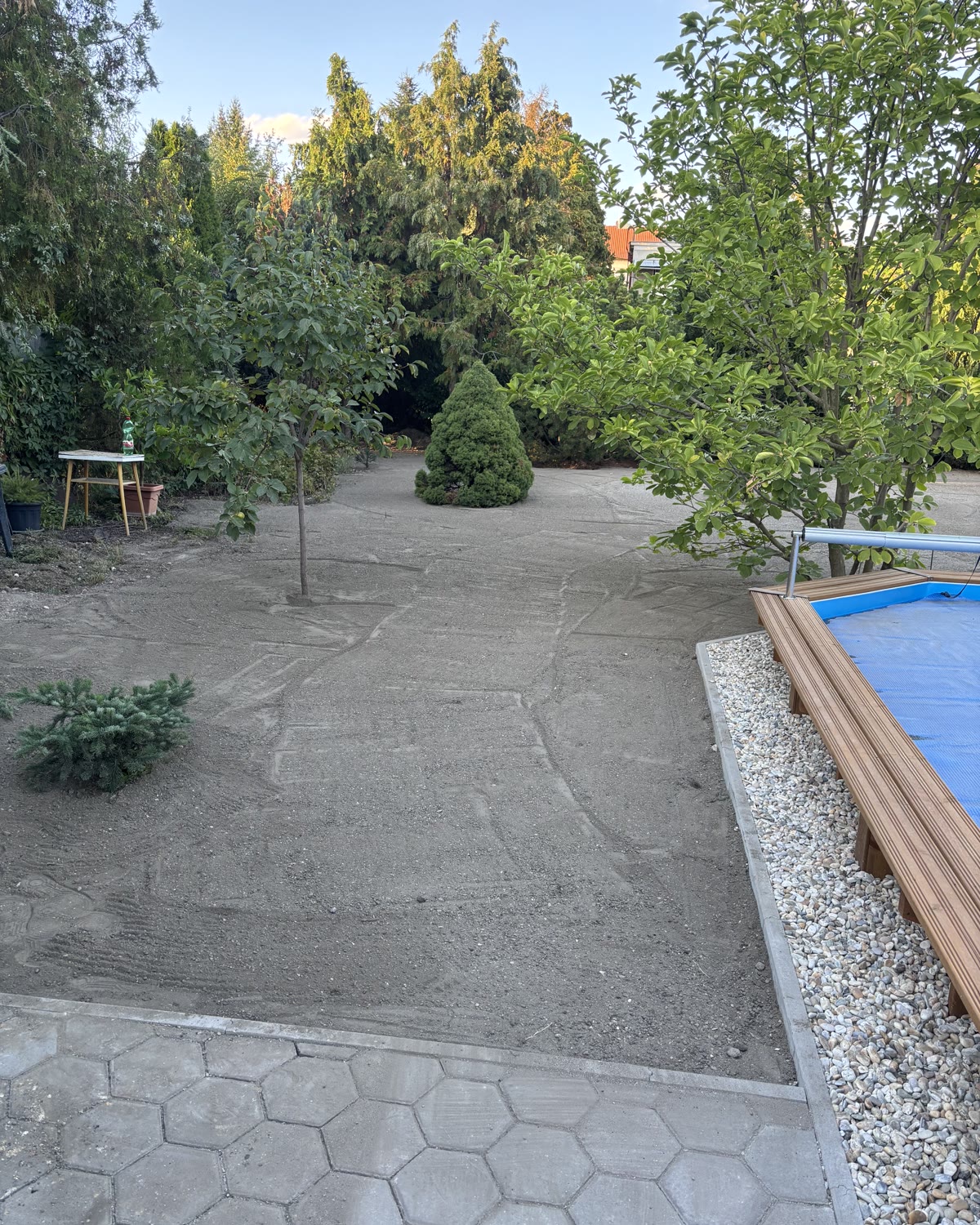 Új gyep alapozása — 14 tonna termőföld